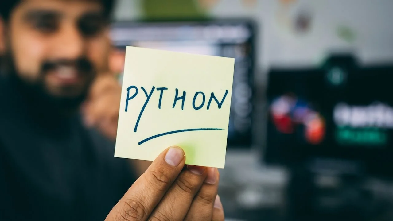 Die Programmierung mit Python ist in der modernen Welt nicht wegzudenken.
